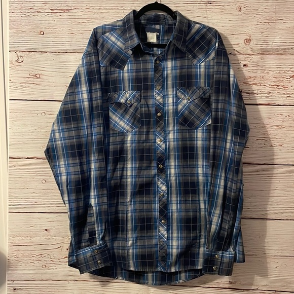 Wrangler button up - Picture 1 of 4